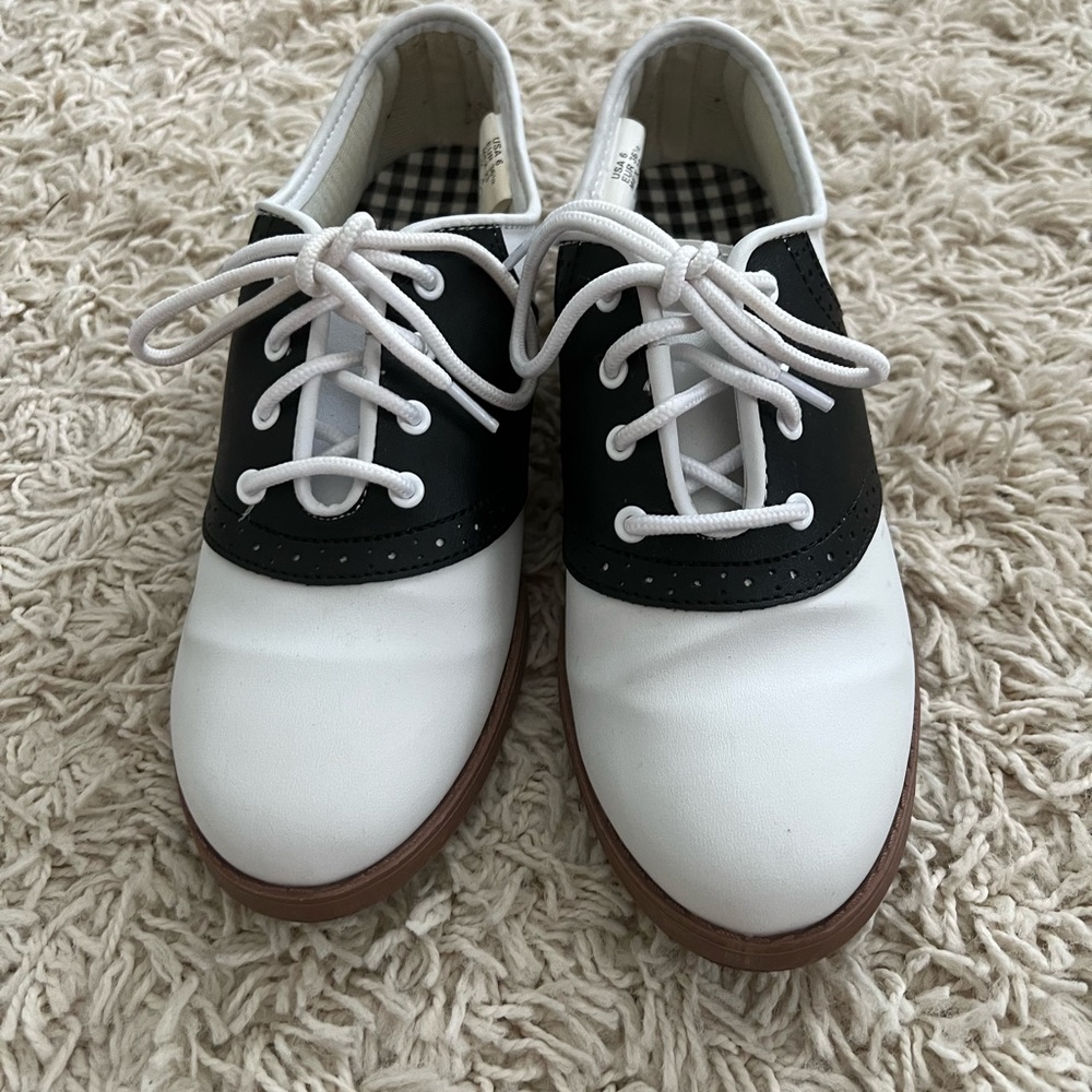 Predictions Black and White Flats